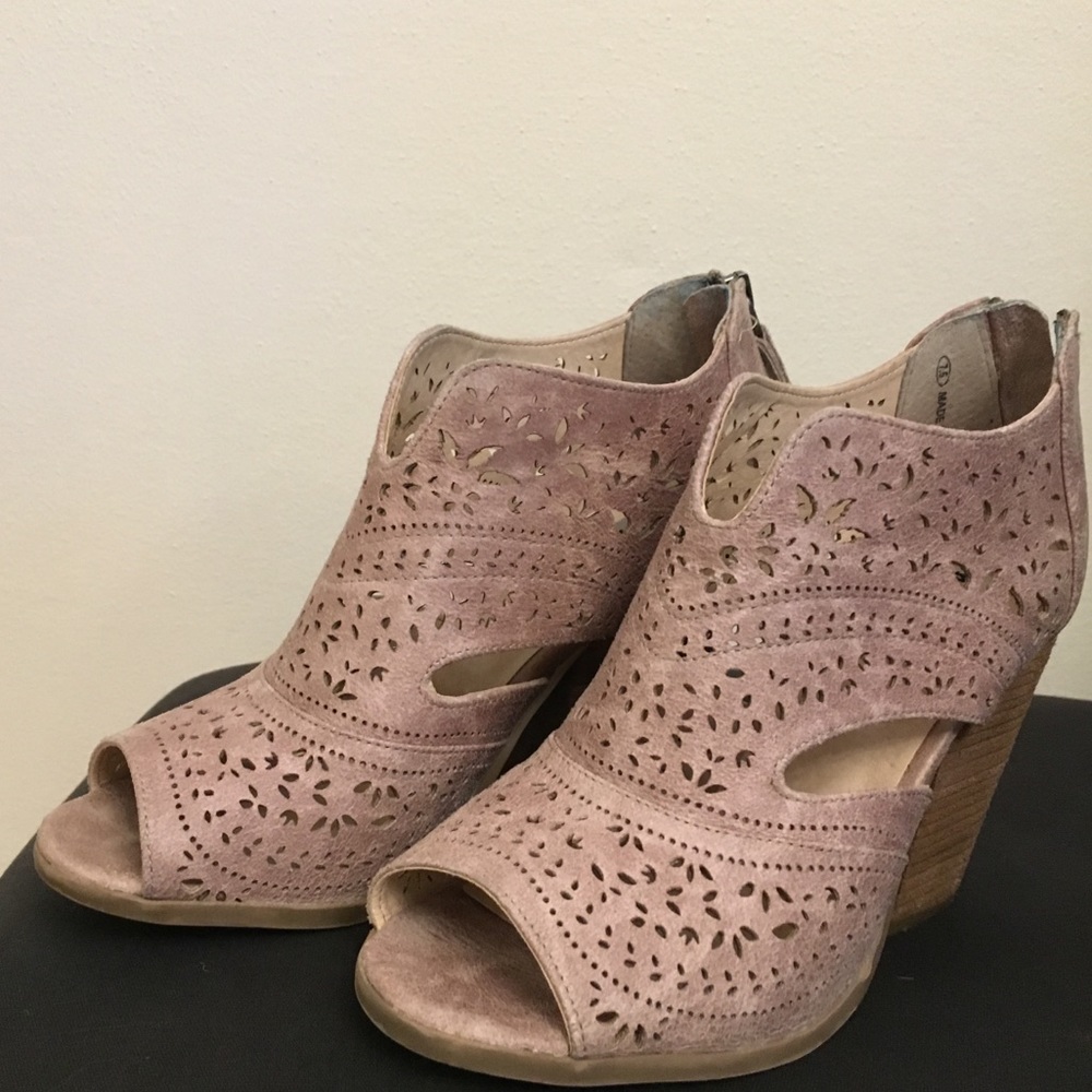 Not Rated Santana Booties in Cream | 7.5